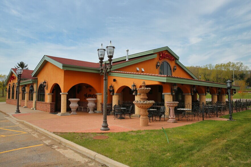 4207 Oakwood Hills Pkwy, Eau Claire, WI à vendre - Photo principale – Image 2 sur 22