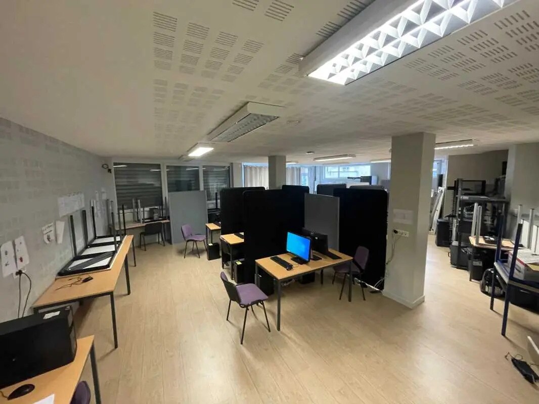 Bureau dans Saint-Quentin à louer Photo de l’immeuble– Image 1 sur 5