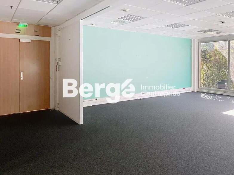 Bureau dans Valbonne à louer - Photo de l’immeuble – Image 3 sur 11