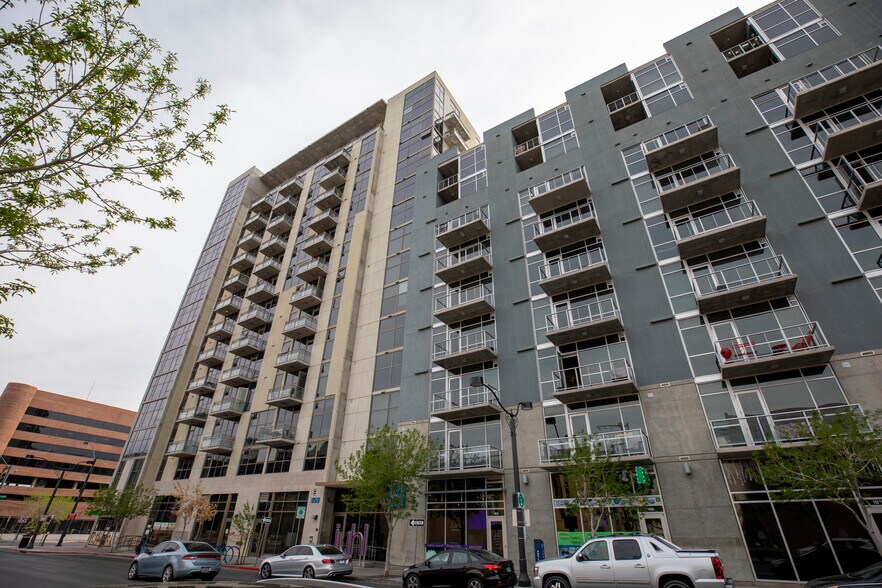353 E Bonneville Ave, Las Vegas, NV à louer - Photo de l’immeuble – Image 3 sur 23