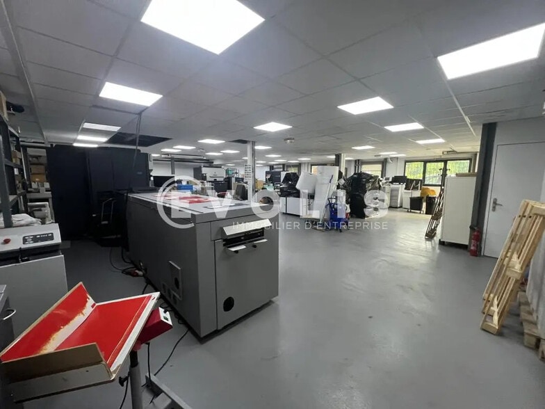 Local d’activités dans Neuilly-Plaisance à louer - Photo de l’immeuble – Image 3 sur 9