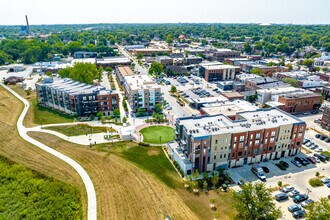 100 E 2nd St, Cedar Falls, IA - VUE AÉRIENNE  vue de carte