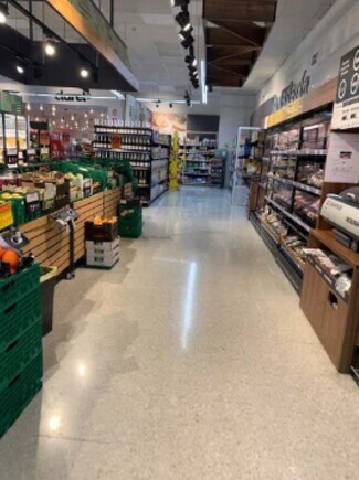 Plus de détails pour Local commercial à vendre