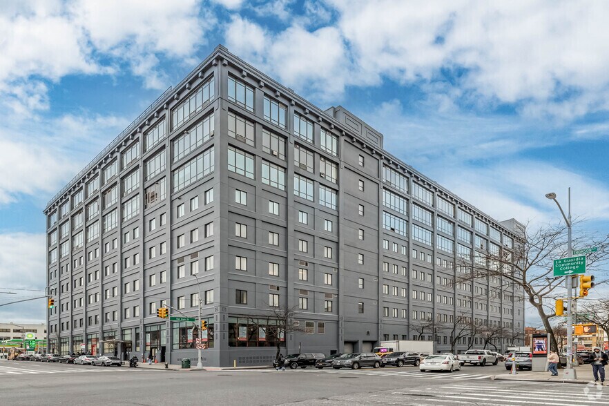 3202 Queens Blvd, Long Island City, NY à louer - Photo de l’immeuble – Image 2 sur 11