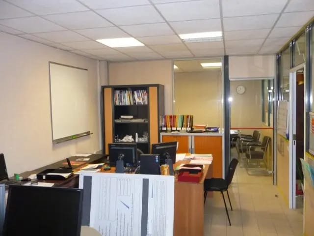 Local d’activités dans Rouen à louer - Photo de l’immeuble – Image 3 sur 5