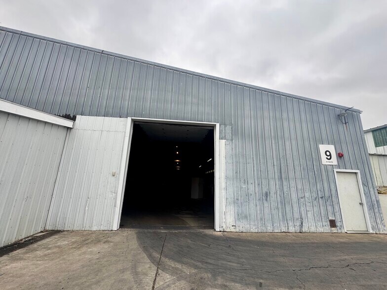 43 Oak St, Bristol, IL à louer - Photo principale – Image 1 sur 10