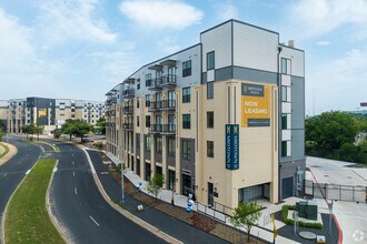 418 E Highland Mall Blvd, Austin, TX à louer Photo de l’immeuble– Image 1 sur 1