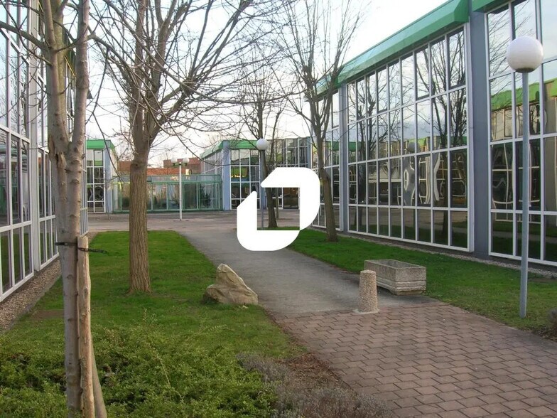 Bureau dans Saint-Thibault-des-Vignes à louer - Photo de l’immeuble – Image 1 sur 10