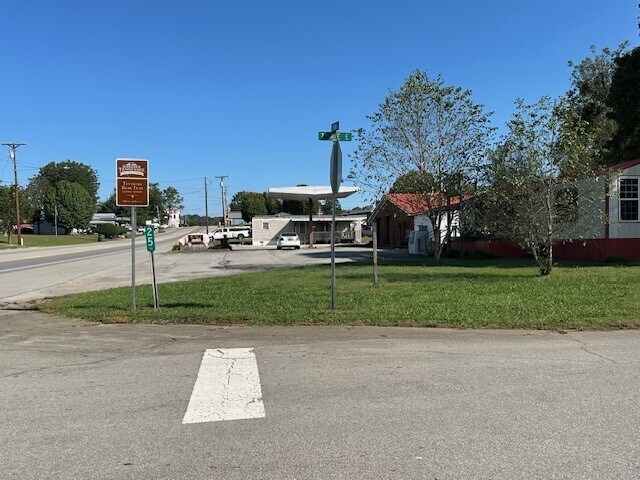 269 S Main St, Lobelville, TN à vendre Photo principale– Image 1 sur 16