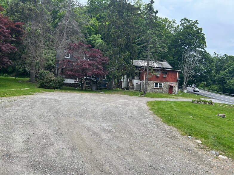 539-541 Route 52, Kent Lakes, NY à vendre - Photo principale – Image 1 sur 13