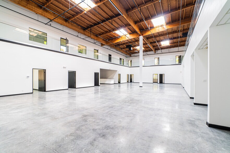 19560 S Rancho Way, Rancho Dominguez, CA à vendre - Photo de l’immeuble – Image 2 sur 20