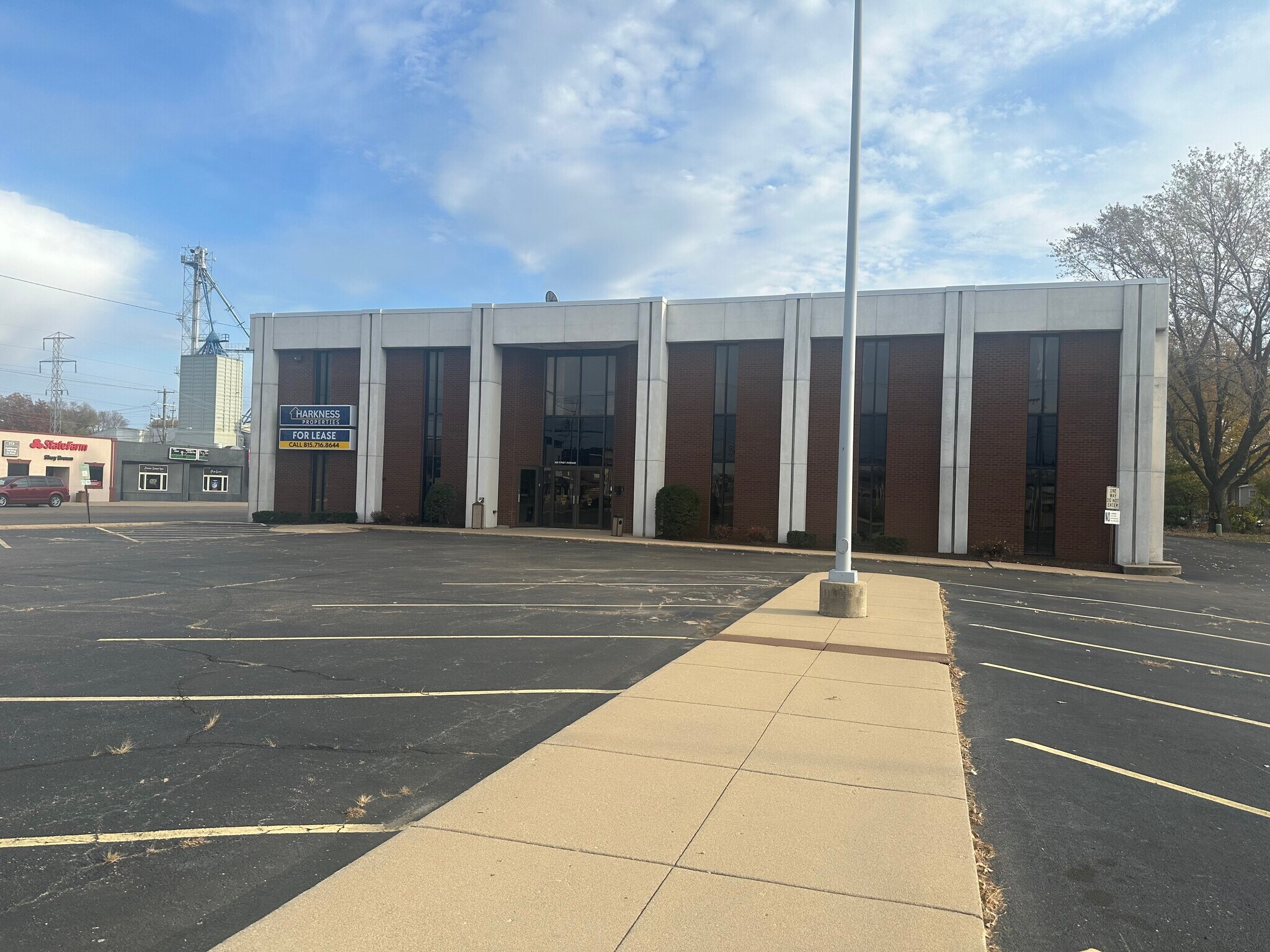 300 First Ave, Rock Falls, IL à louer Photo intérieure– Image 1 sur 6