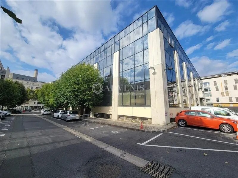 Bureau dans Saint-Ouen-sur-Seine à louer Photo de l’immeuble– Image 1 sur 12