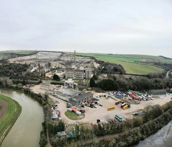 Shoreham Rd, Upper Beeding à louer - Photo de l’immeuble – Image 2 sur 14