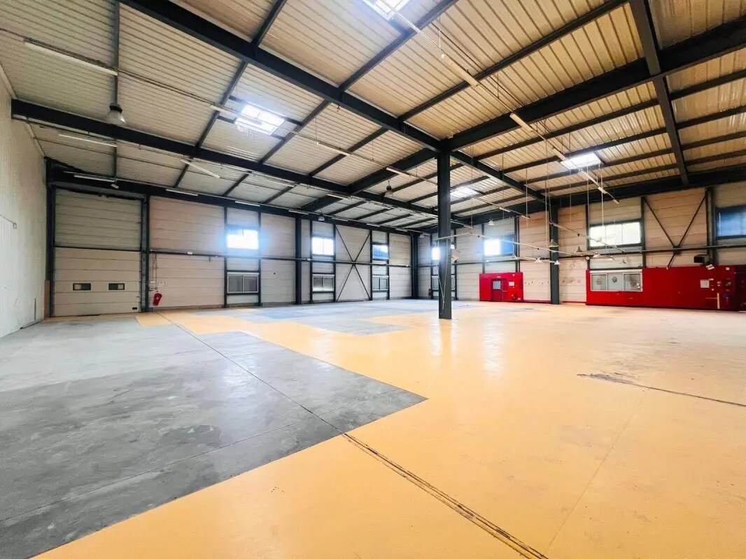 Local d’activités dans Villepreux à louer Photo de l’immeuble– Image 1 sur 8