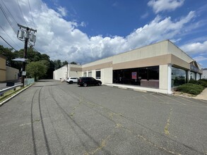 425 Rt 46 W, Fairfield, NJ à louer Photo de l’immeuble– Image 2 sur 11
