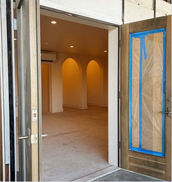 118 Gray Ave, Santa Barbara, CA à louer - Photo de l’immeuble – Image 3 sur 9