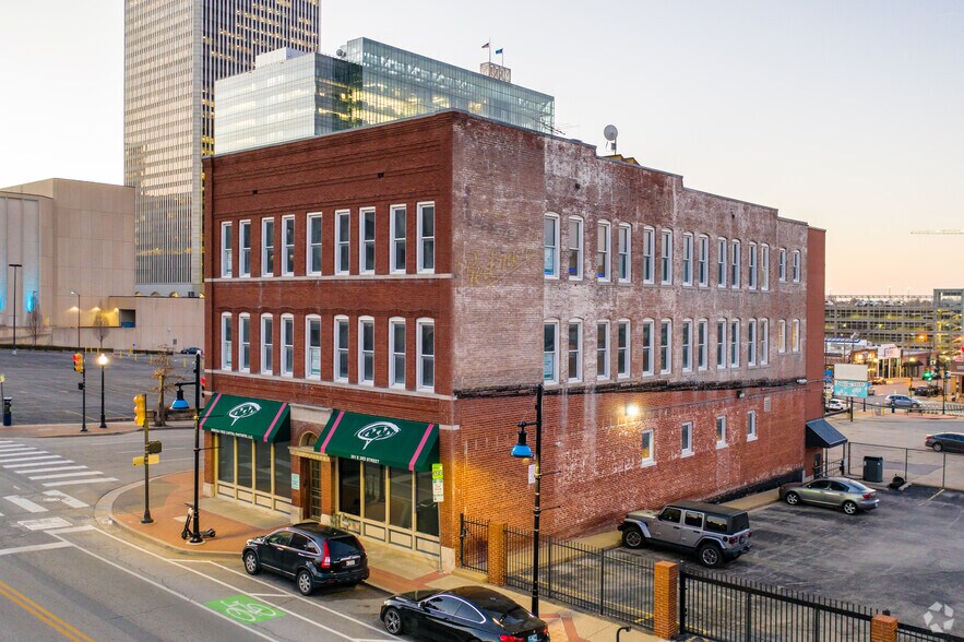 233 S Detroit Ave, Tulsa, OK à louer - Photo principale – Image 2 sur 11