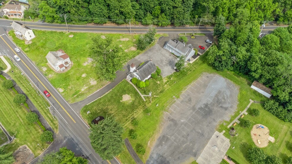 1666 Edgewood Rd, Yardley, PA à vendre - Photo de l’immeuble – Image 2 sur 62