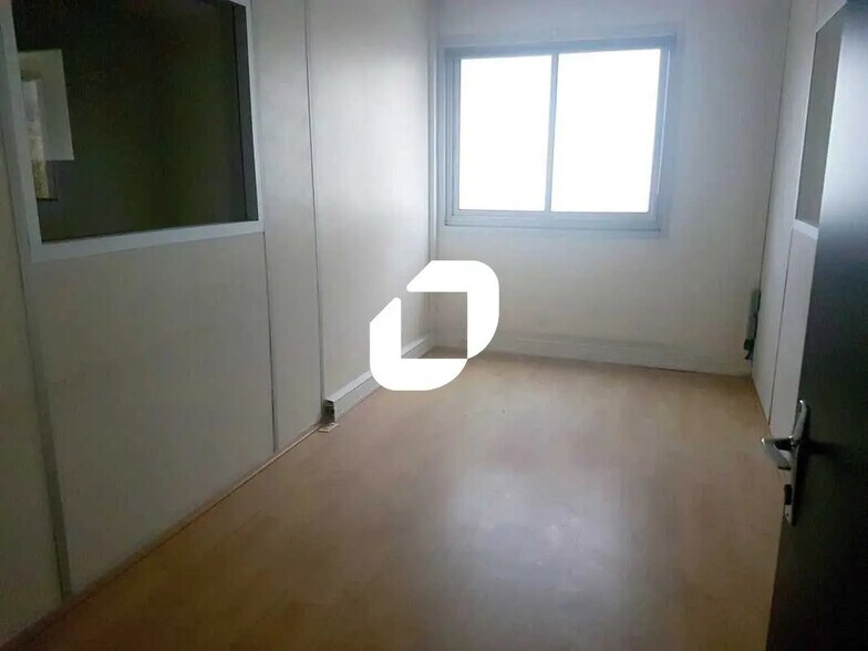 Bureau dans Argenteuil à louer - Photo de l’immeuble – Image 3 sur 5