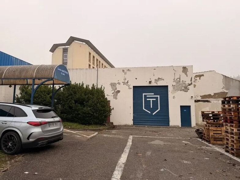 Local d’activités dans Villeurbanne à louer - Photo de l’immeuble – Image 2 sur 10