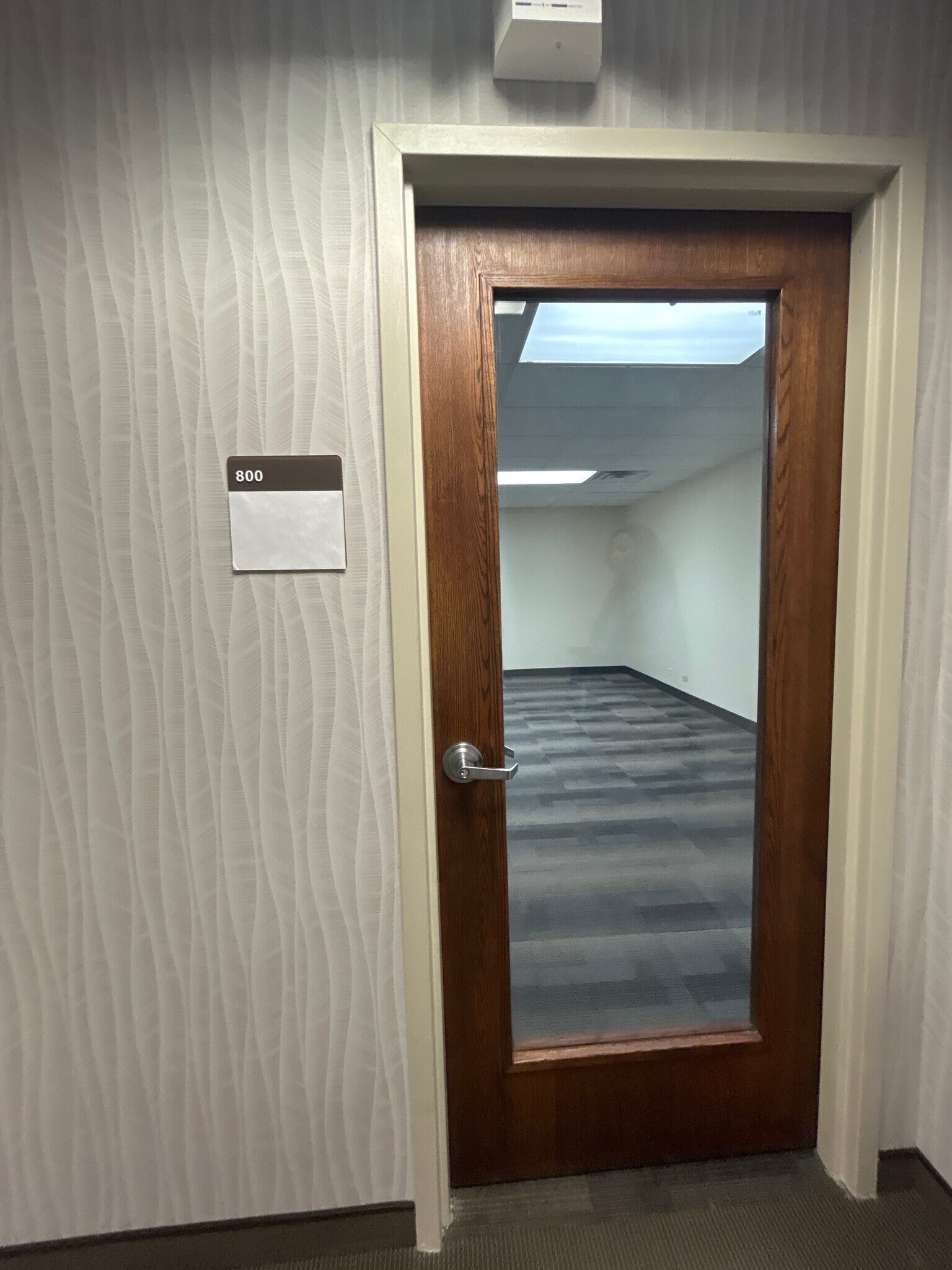 701 Lee St, Des Plaines, IL à louer Photo de l’immeuble– Image 1 sur 7