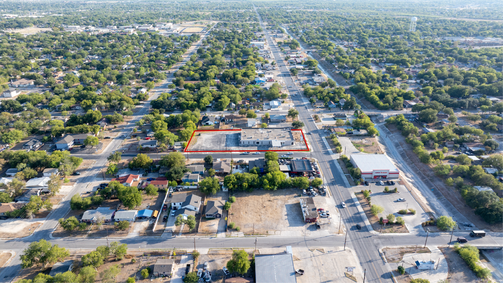 2402-2406 Commercial Ave, San Antonio, TX à louer - Photo de l’immeuble – Image 2 sur 17