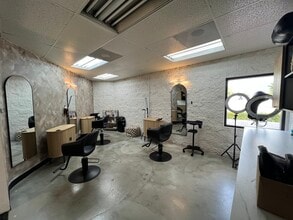 1952-1996 Indian Hill Blvd, Pomona, CA à louer Photo intérieure– Image 1 sur 1