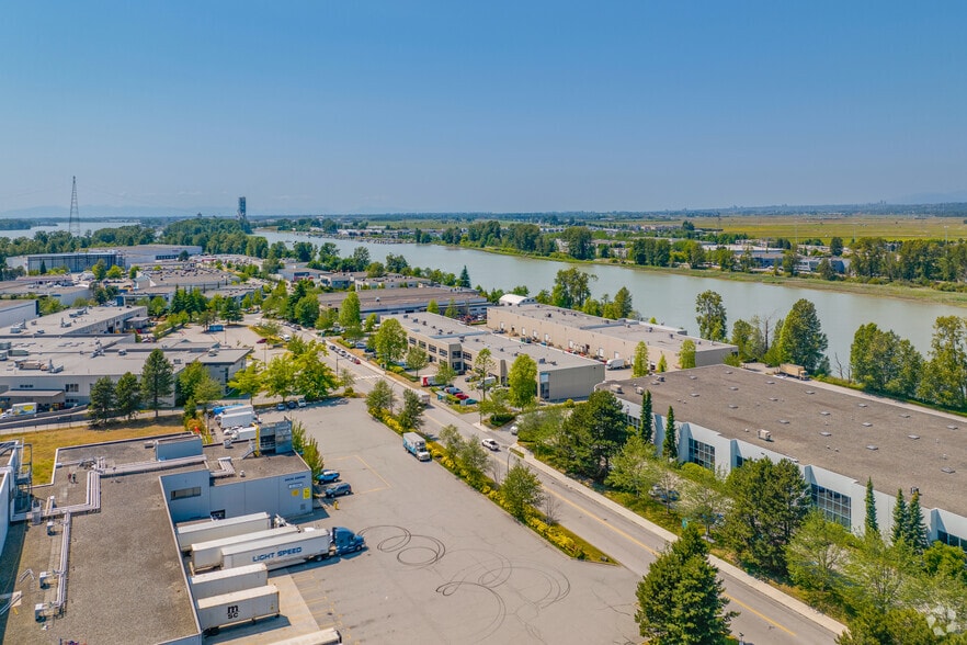 1585 Cliveden Ave, Delta, BC à louer - Aérien – Image 3 sur 4