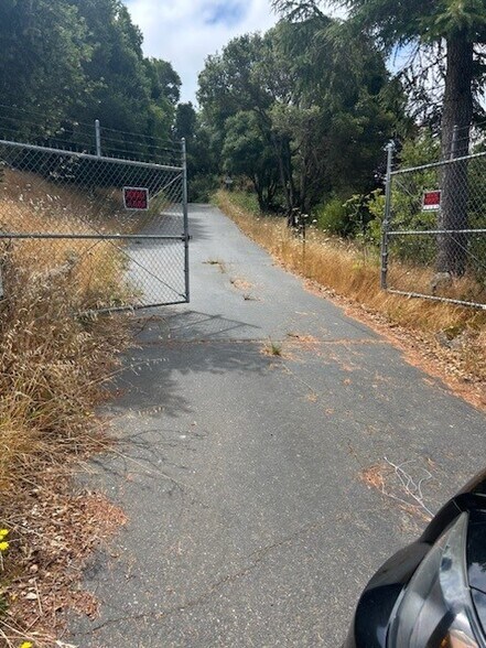 6675 Petersen Rd, Petaluma, CA à vendre - Photo de l’immeuble – Image 2 sur 14