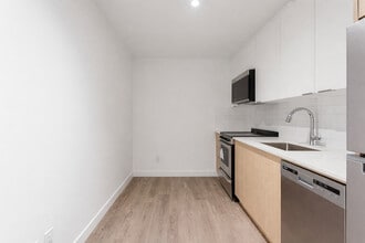 3360 16th St SW, Calgary, AB à louer Photo intérieure– Image 2 sur 5