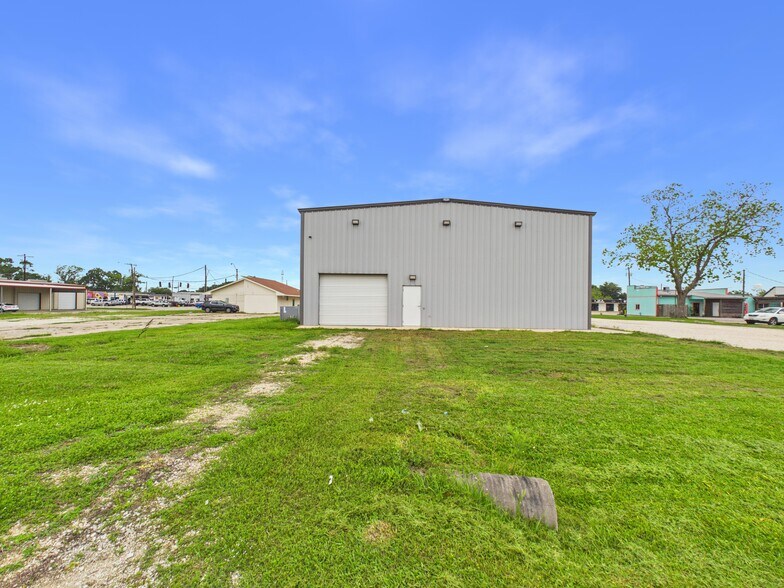 431 S 17th St, West Columbia, TX à louer - Photo de l’immeuble – Image 3 sur 30