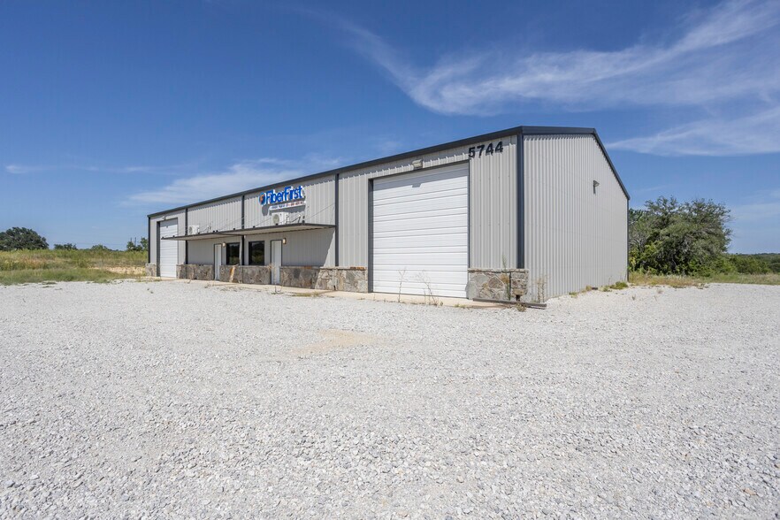 5840 N FM 51, Weatherford, TX à louer - Photo de l’immeuble – Image 3 sur 8