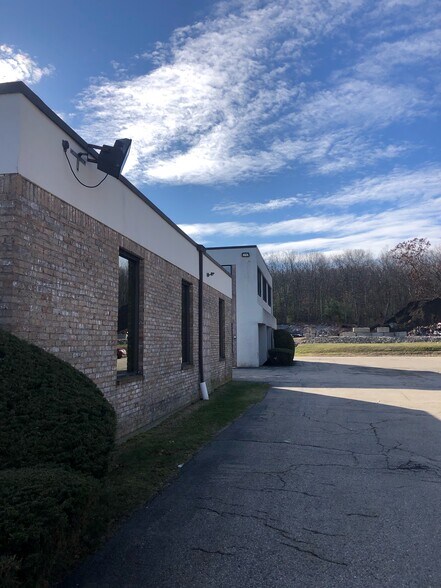 90 Douglas Pike, Smithfield, RI à louer - Photo de l’immeuble – Image 2 sur 4