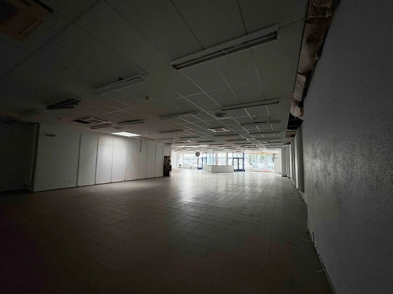 Local commercial dans Firminy à vendre - Photo intérieure – Image 2 sur 7