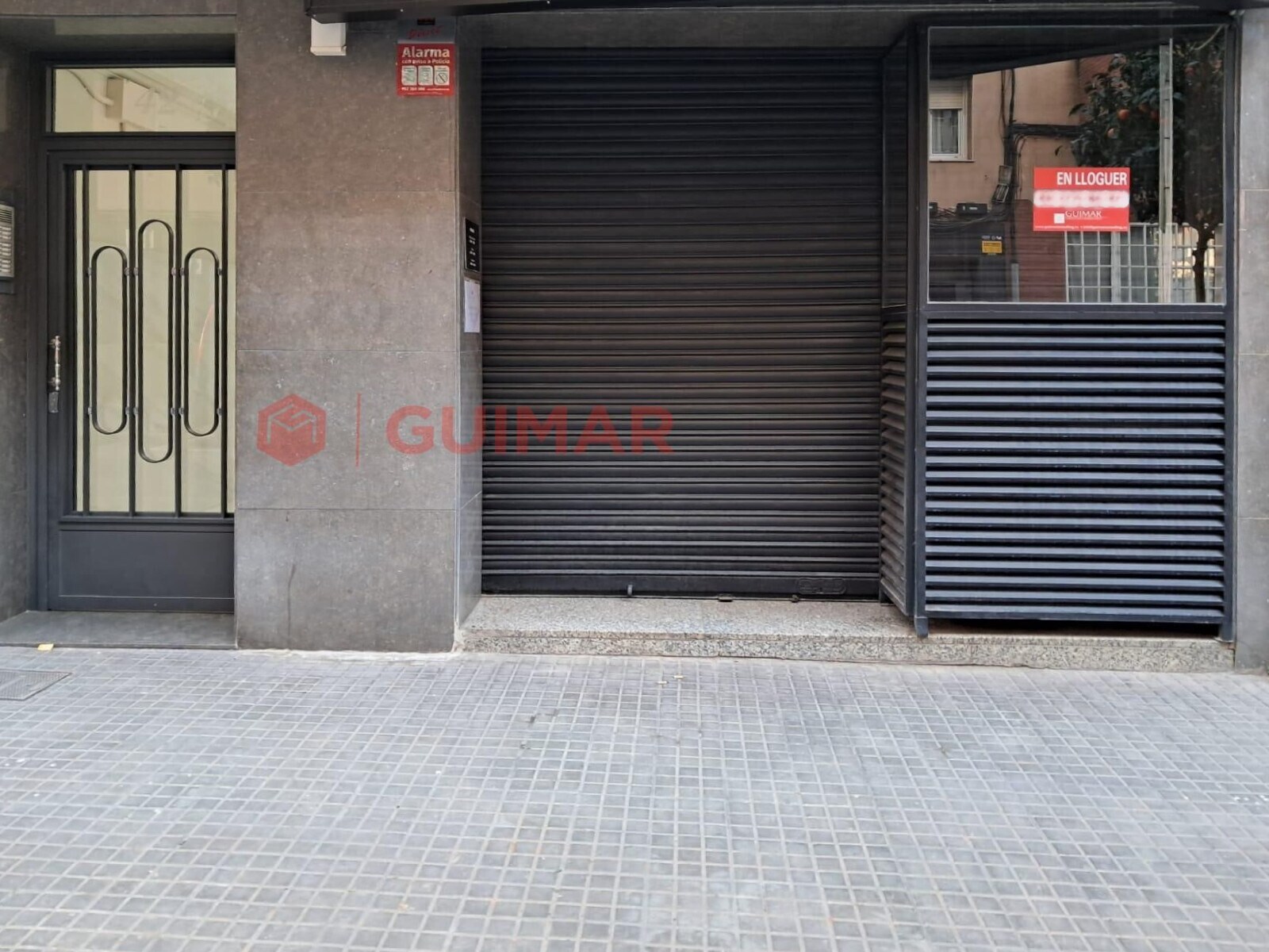 Local commercial dans Esplugues de Llobregat, Barcelona à louer Photo de l’immeuble– Image 1 sur 6