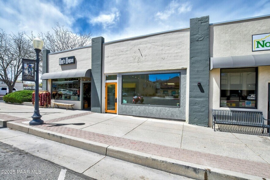 214 N Cortez St, Prescott, AZ à louer - Photo de l’immeuble – Image 2 sur 10