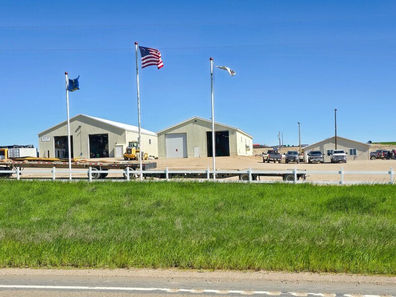 13745 55th St NW, Williston, ND à vendre - Photo de l’immeuble – Image 2 sur 15