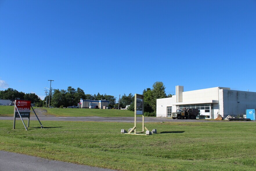8555 Seneca Tpke, New Hartford, NY à vendre - Photo de l’immeuble – Image 2 sur 3