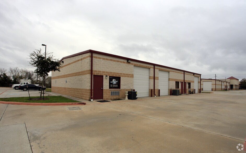 2911 E Broadway, Pearland, TX à louer - Photo de l’immeuble – Image 2 sur 3