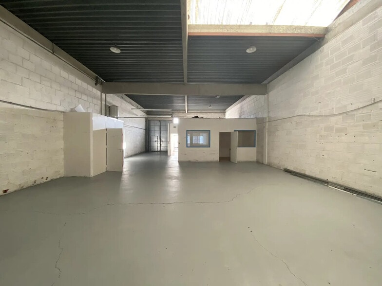 Local d’activités dans Blanquefort à louer - Photo de l’immeuble – Image 3 sur 7