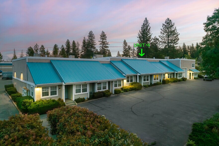 12150 Charles Dr, Grass Valley, CA à vendre - Photo de l’immeuble – Image 2 sur 9