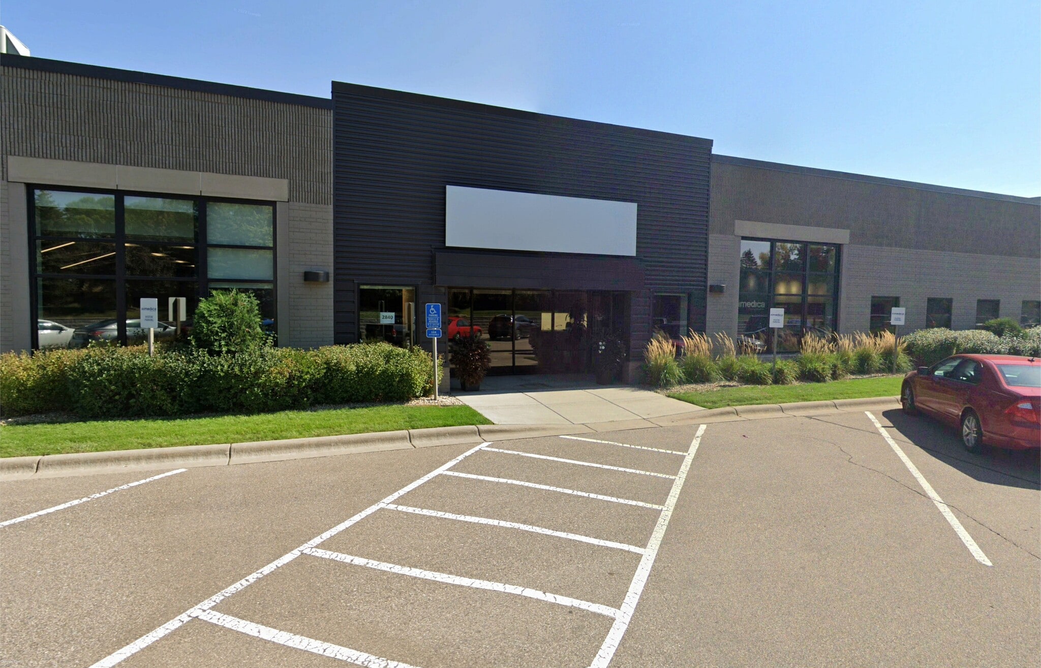 2800-2892 N Vicksburg Ln, Plymouth, MN à louer Photo de l’immeuble– Image 1 sur 7