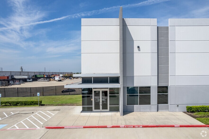 10025 Porter Rd, La Porte, TX à louer - Photo de l’immeuble – Image 2 sur 19