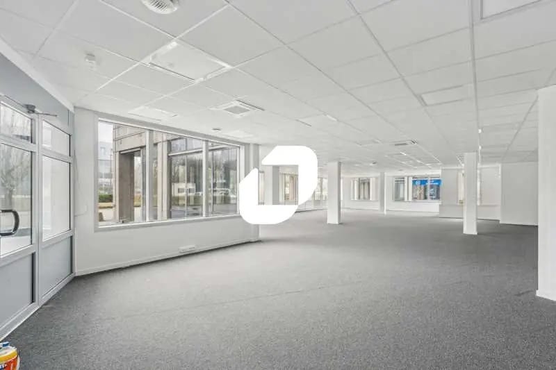 Bureau dans Villepinte à louer - Photo de l’immeuble – Image 1 sur 8