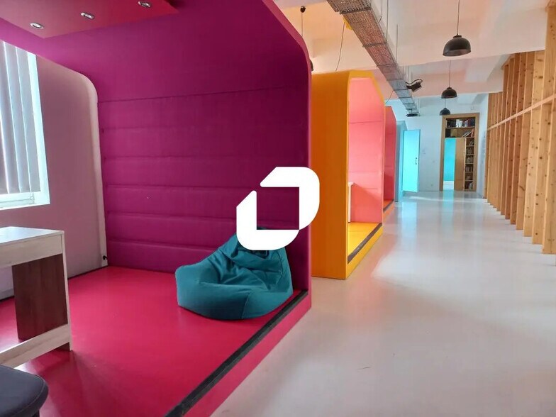 Bureau dans Roubaix à louer - Photo de l’immeuble – Image 2 sur 18