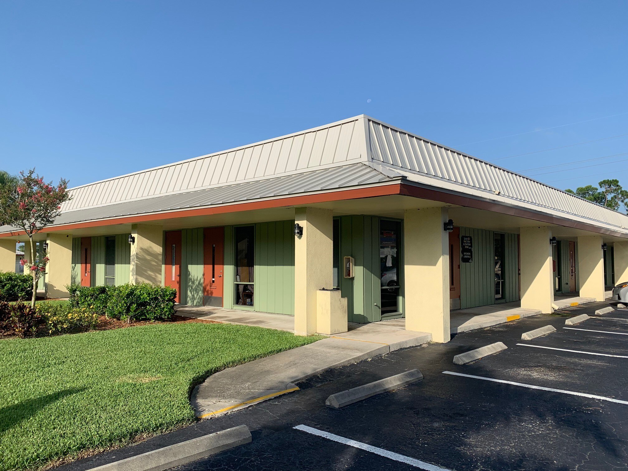 4680 NE Lipscomb St, Palm Bay, FL à louer Photo principale– Image 1 sur 5
