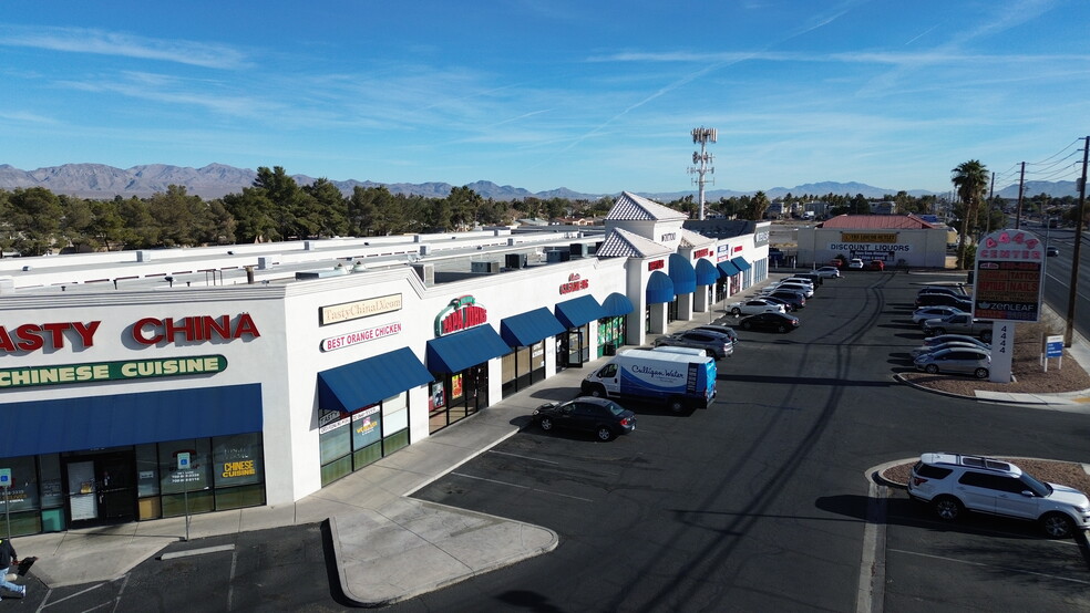 4444 W Craig Rd, North Las Vegas, NV à louer - Photo de l’immeuble – Image 3 sur 5
