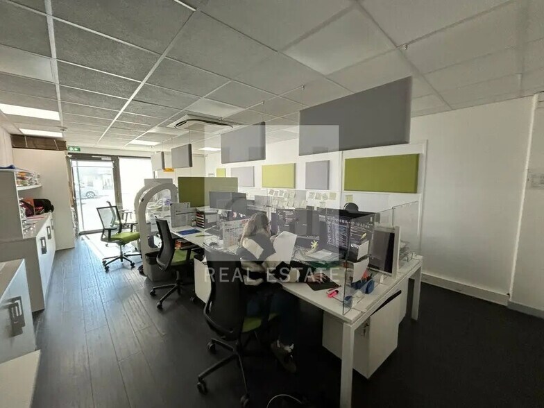 Bureau dans Bron à louer - Photo de l’immeuble – Image 2 sur 12