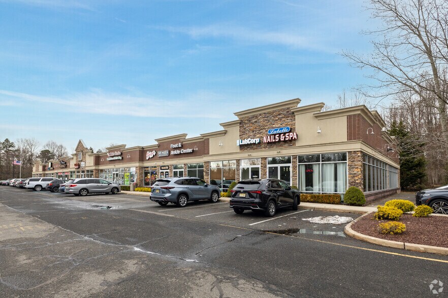 180 N County Line Rd, Jackson Township, NJ à louer - Photo de l’immeuble – Image 2 sur 4